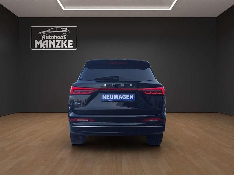 Neu DFSK E5 102 PS (75 kW) 2026 Schwarz SUV