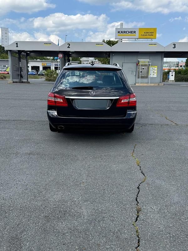 Gebraucht Mercedes E250 Avantgarde 204 PS (150 kW) 2011 Schwarz Kombi
