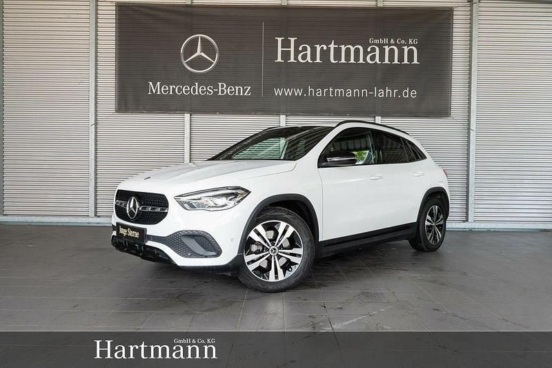 Polarweiß Gebraucht 2023 Mercedes GLA200 Night SUV | 37.750 € (Fairer Preis) - Bild 1/4