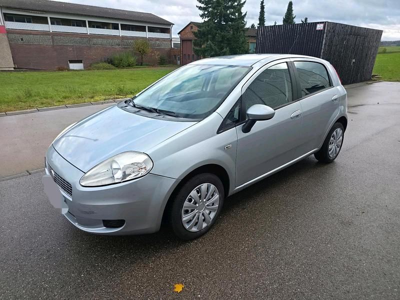 Silber Gebraucht 2009 Fiat Grande Punto Kleinwagen | 2.400 € (Fairer Preis) - Bild 1/4
