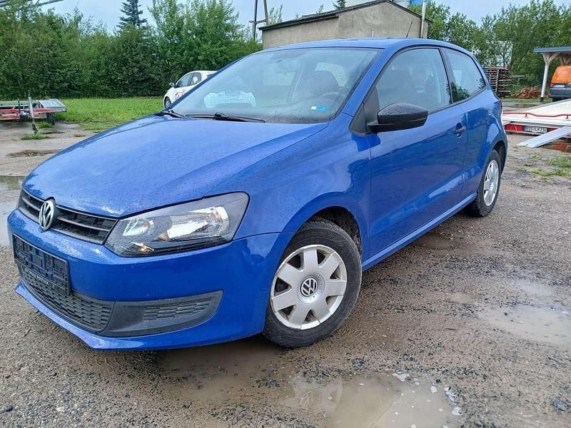 Blau Gebraucht 2013 VW Polo Trendline Limousine | 4.999 € (Guter Preis) - Bild 1/4
