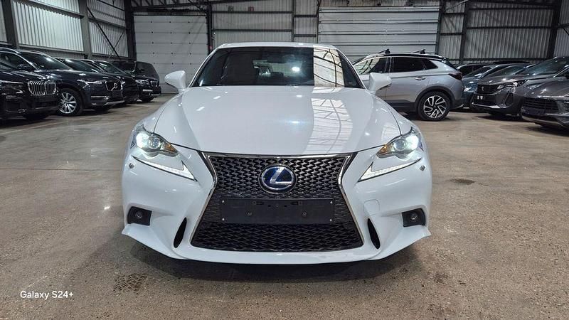 Gebraucht Lexus IS300h 181 PS (133 kW) 2014 Weiß Limousine