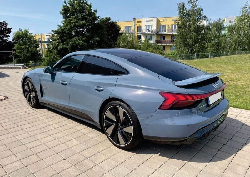 Grau Gebraucht 2021 Audi e-tron GT quattro Sport Limousine | 49.500 € (Superpreis) - Bild 1/4