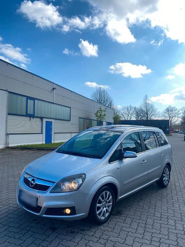 Gebraucht Opel Zafira 131 PS (96 kW) 2007 Silber Van / Kleinbus