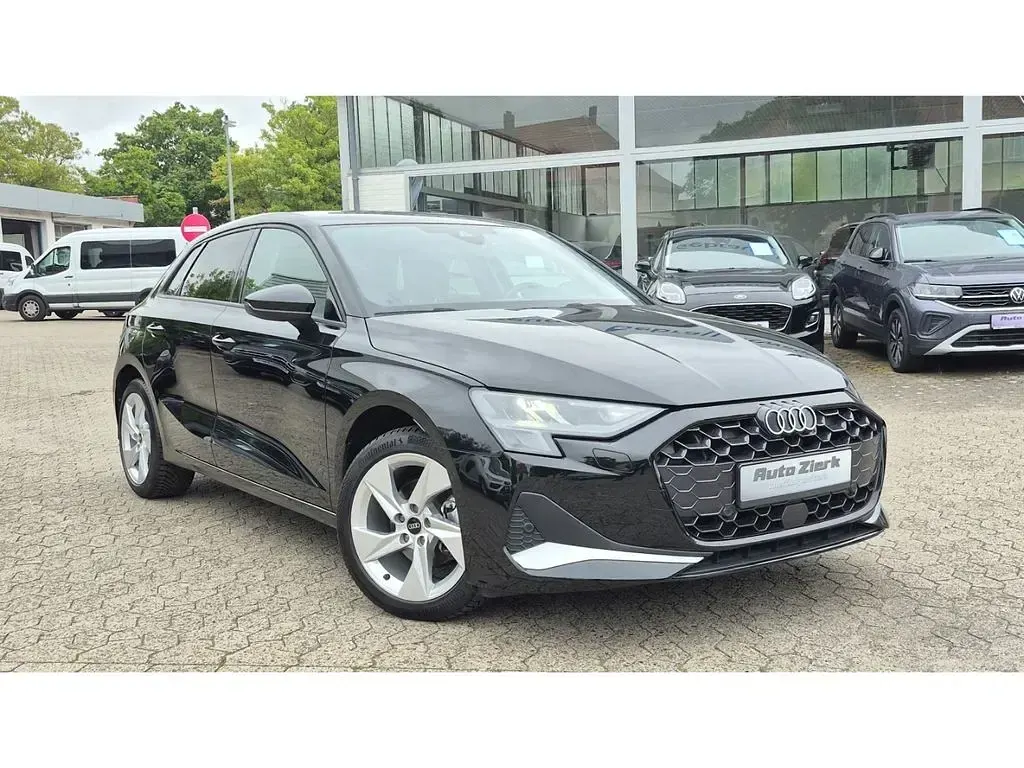 Gebraucht Audi A3 Advanced 116 PS (85 kW) 2025 Schwarz Limousine