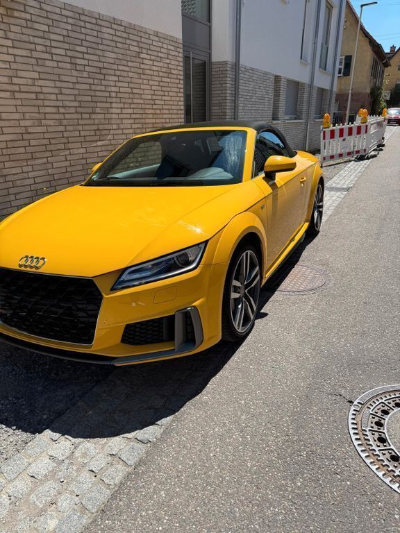Gelb Gebraucht 2019 Audi TT Roadster Design Cabrio | 29.900 € (Fairer Preis) - Bild 1/4