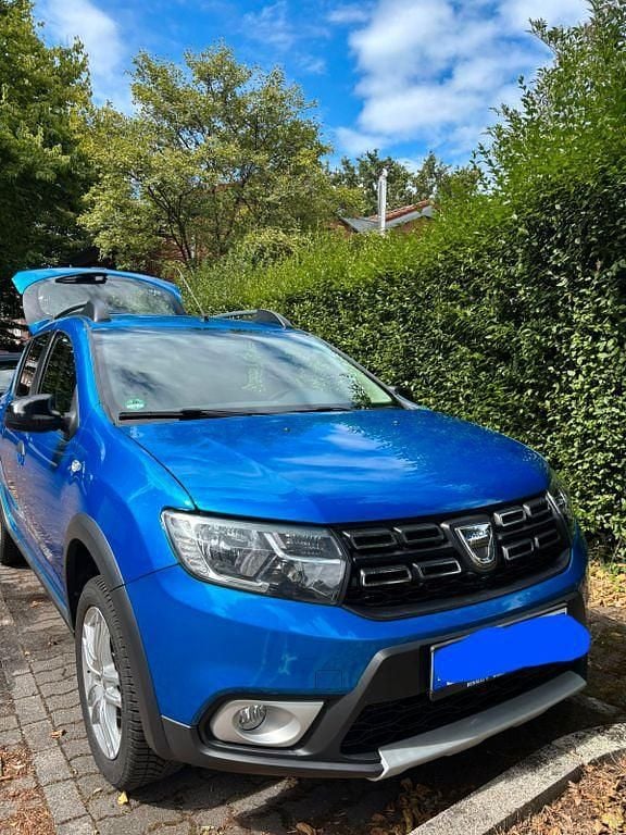 Blau Gebraucht 2019 Dacia Sandero Celebration Kleinwagen | 9.900 € (Guter Preis) - Bild 1/4