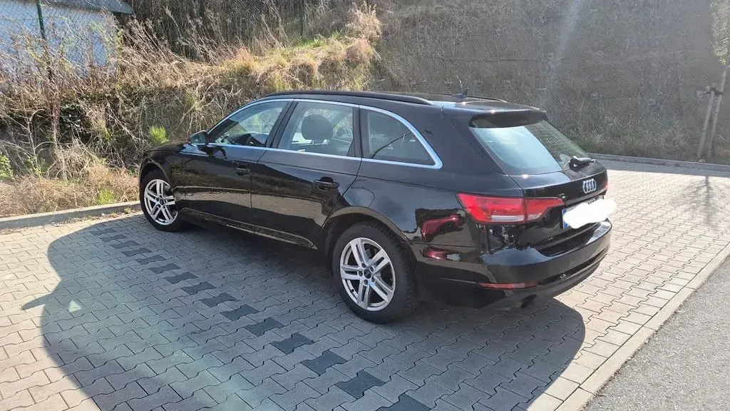 Second-hand Audi A4 150 CP (110 kW) 2018 Negru Break