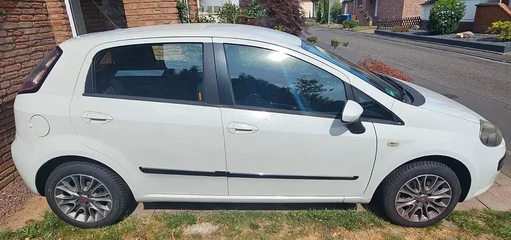 Gebraucht Fiat Punto 68 PS (50 kW) 2011 Weiß Kleinwagen