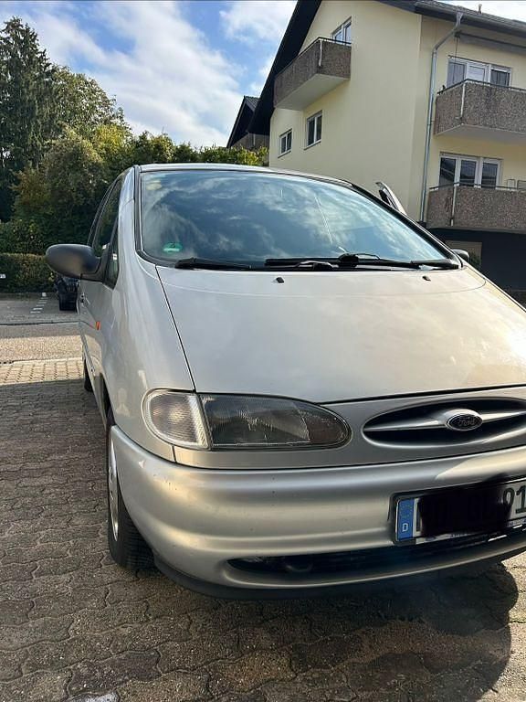 Silber Gebraucht 1997 Ford Galaxy Ghia Van / Kleinbus | 2.550 € (Teuer) - Bild 1/4