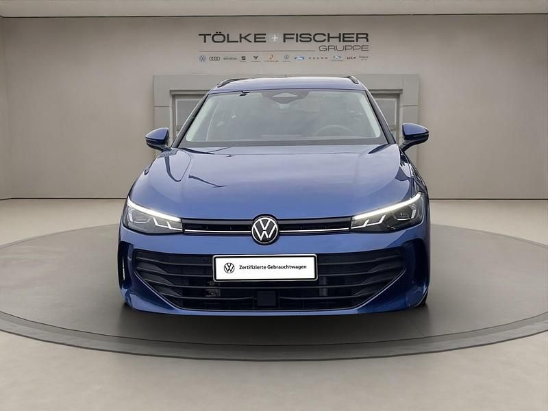 Gebraucht VW Passat Basis 150 PS (110 kW) 2025 Blau Kombi