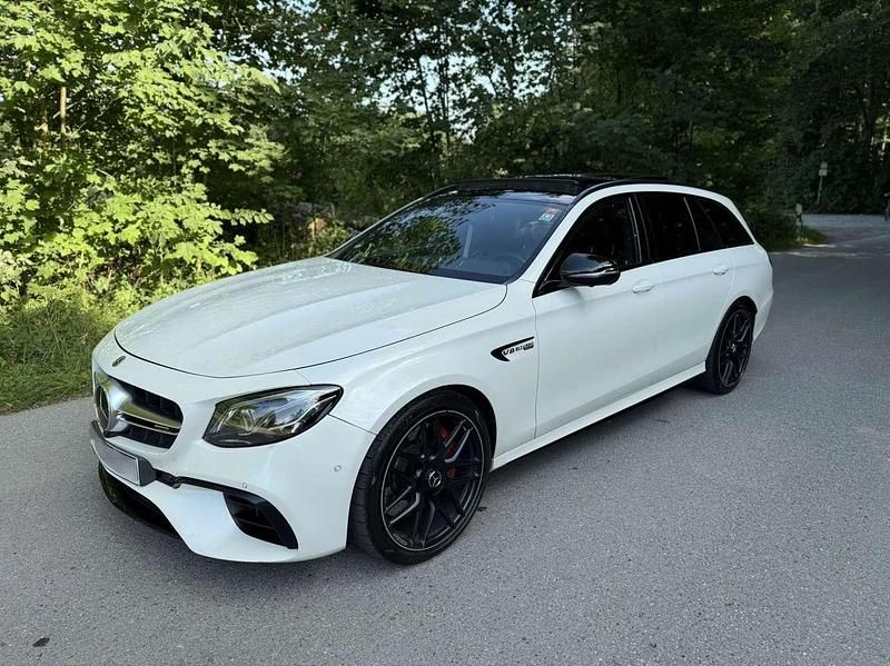Weiß Gebraucht 2018 Mercedes E63 AMG AMG Kombi | 45.900 € (Fairer Preis) - Bild 1/4