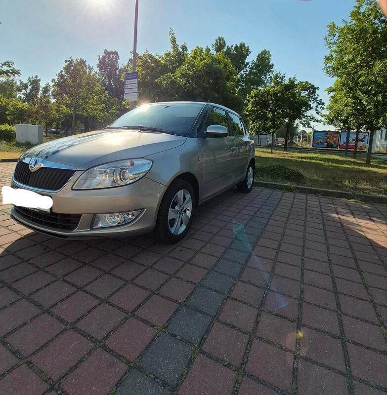 Silber Gebraucht 2014 Skoda Fabia Limousine | 5.200 € (Superpreis) - Bild 1/4