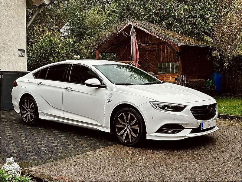 Weiß Gebraucht 2018 Opel Insignia OPC Limousine | 16.999 € (Etwas zu teuer) - Bild 1/4
