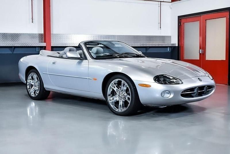 Second-hand Jaguar XK8 294 CP (216 kW) 2003 Argintiu Cabrio