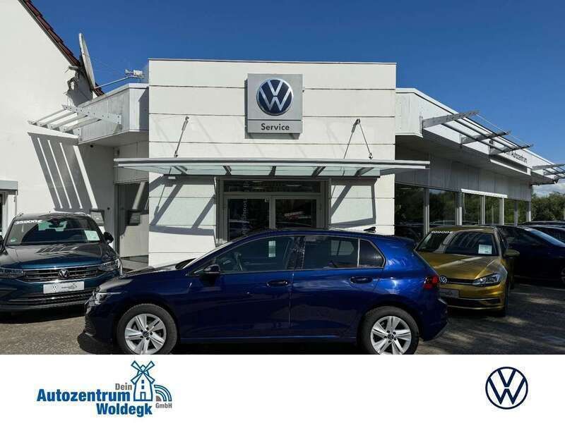Atlantic blue metallic (metallic) Gebraucht 2022 VW Golf VIII Life Limousine | 24.900 € (Etwas zu teuer) - Bild 1/2
