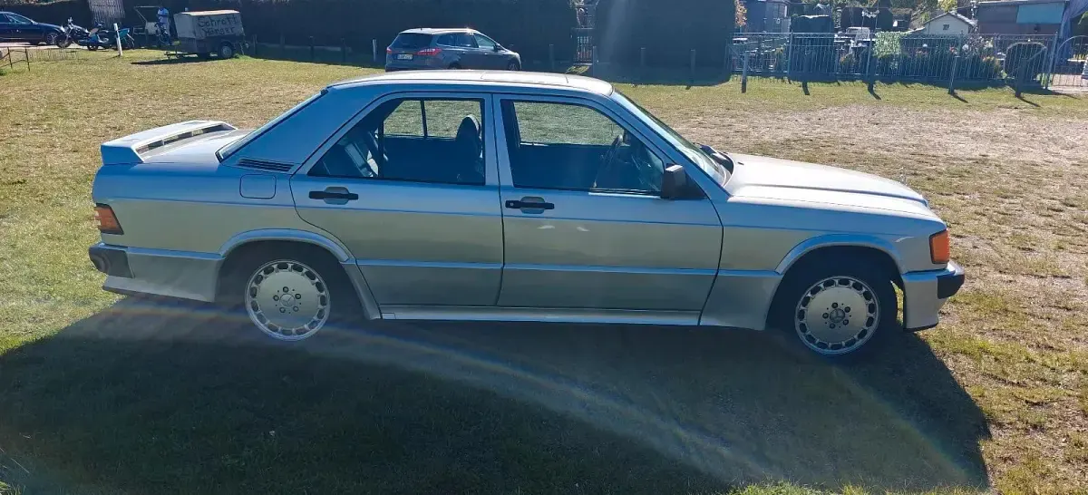 Gebraucht Mercedes 190 192 PS (141 kW) 1989 Silber Limousine