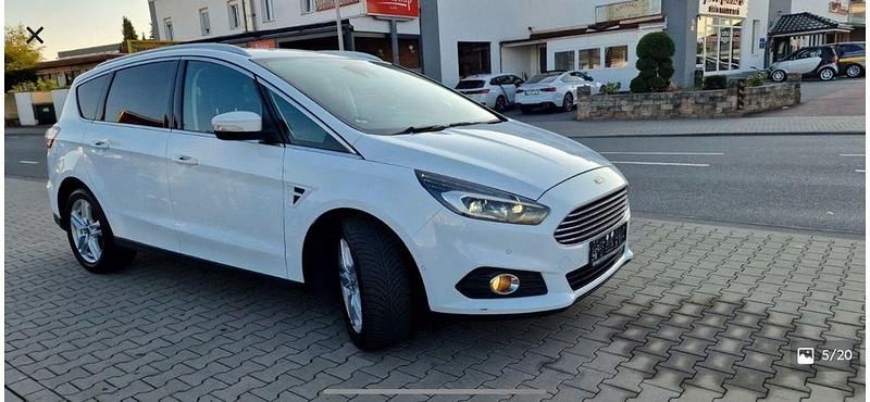 Gebraucht Ford S-MAX Titanium 160 PS (117 kW) 2018 Weiß Van / Kleinbus