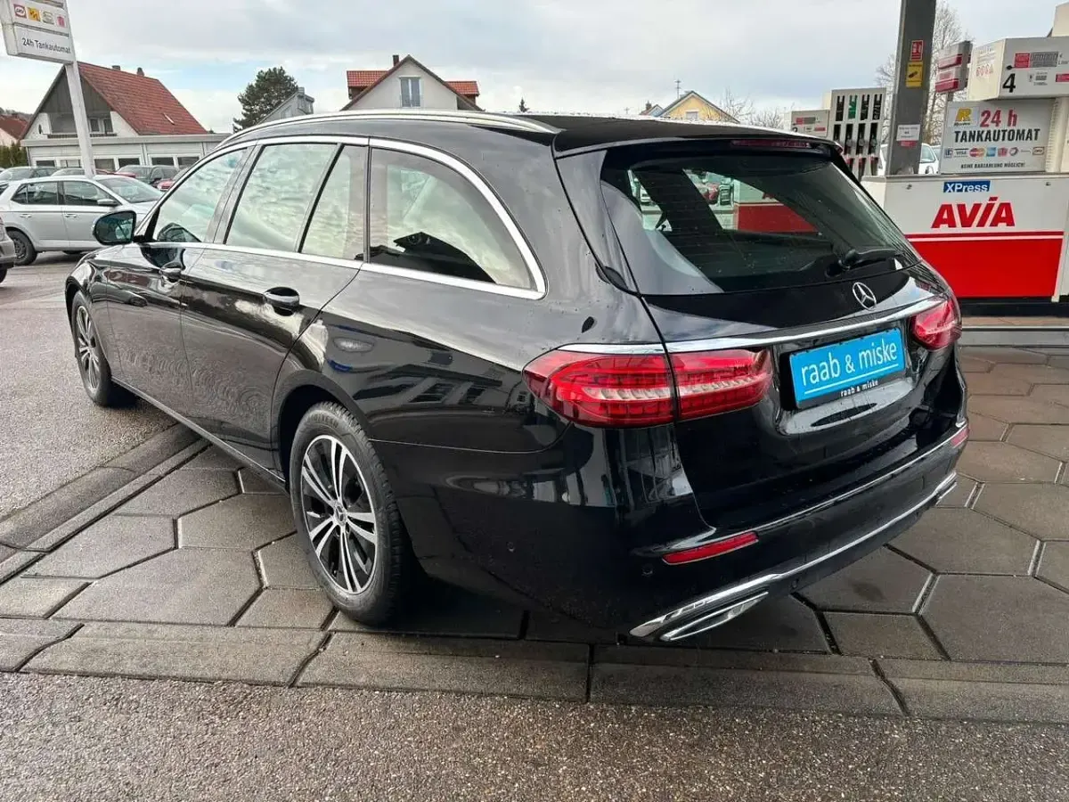 Usado Mercedes E200 Avantgarde 197 CV (144 kW) 2021 Negro Berlina