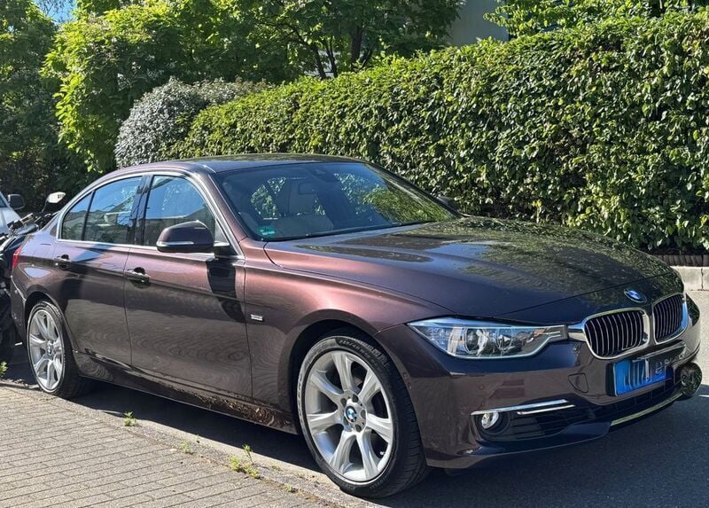 Rot Gebraucht 2013 BMW 328 Luxury Line Limousine | 21.400 € (Fairer Preis) - Bild 1/4
