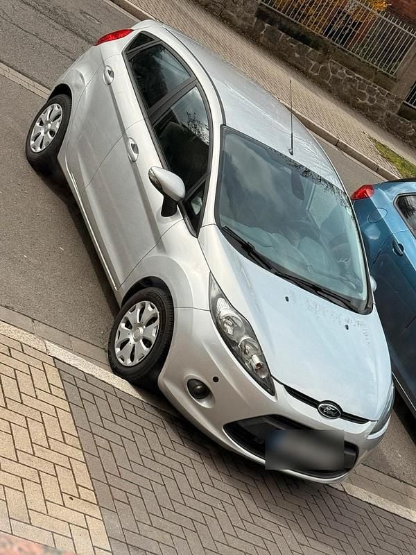 Gebraucht Ford Fiesta 90 PS (66 kW) 2009 Silber Kleinwagen
