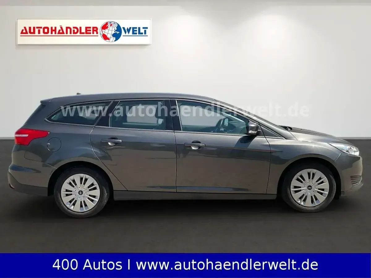 Gebraucht Ford Focus 125 PS (91 kW) 2015 Magneticgraumetallic Kombi