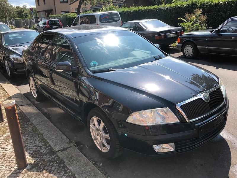 Schwarz Gebraucht 2005 Skoda Octavia Limousine | 3.800 € (Fairer Preis) - Bild 1/4