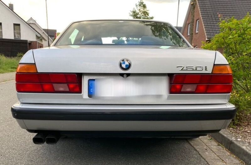 Second-hand BMW 750 407 CP (299 kW) 1989 Argintiu Berlinǎ