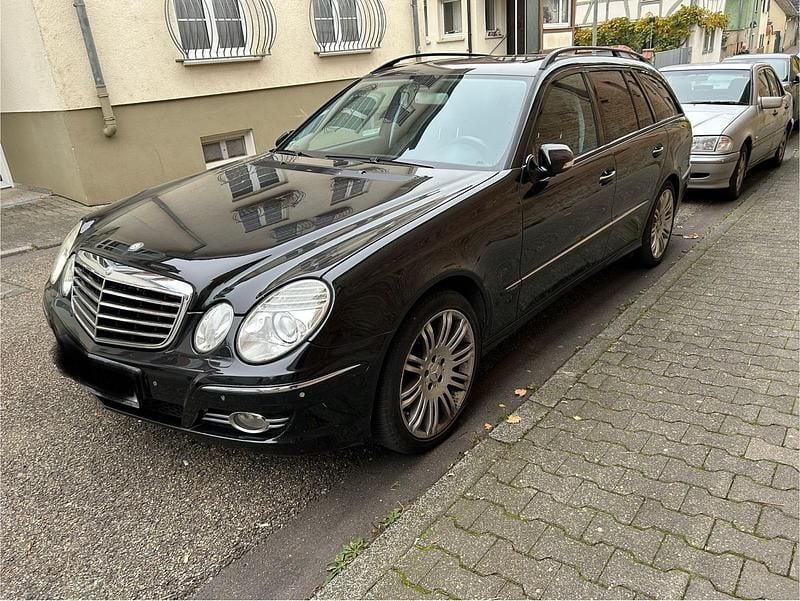 Schwarz Gebraucht 2006 Mercedes E320 Avantgarde Kombi | 3.350 € (Superpreis) - Bild 1/4