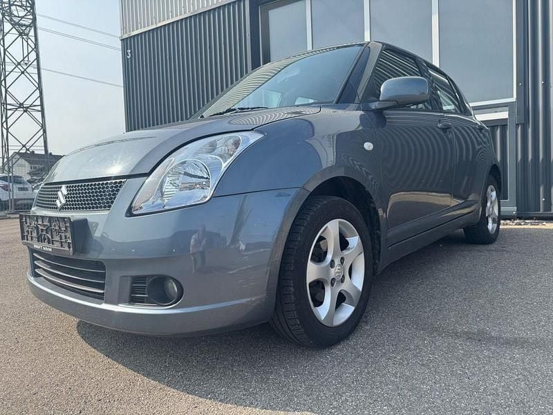 Grau Gebraucht 2006 Suzuki Swift Snow Limousine | 2.990 € (Fairer Preis) - Bild 1/4