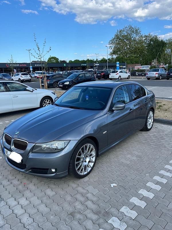 Grau Gebraucht 2010 BMW 325 Limousine | 8.499 € (Fairer Preis) - Bild 1/4