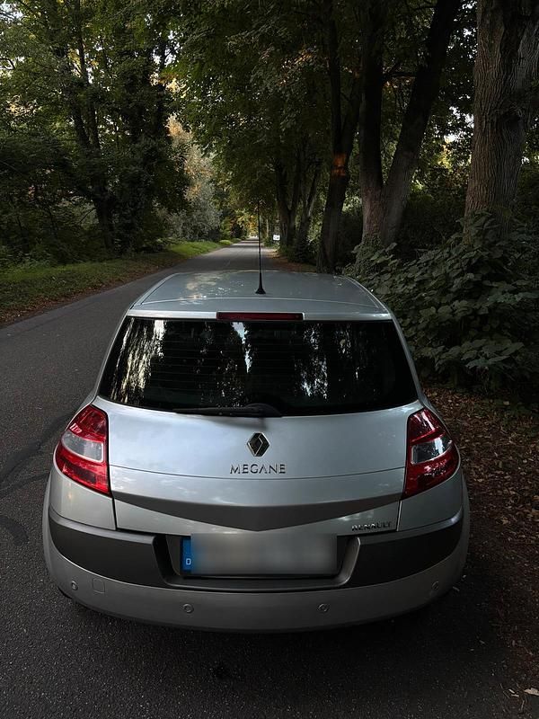 Grau Gebraucht 2006 Renault Mégane II Kleinwagen | 3.250 € (Teuer) - Bild 1/4