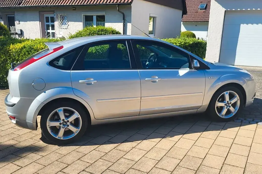 Gebraucht Ford Focus 80 PS (58 kW) 2007 Silber Limousine