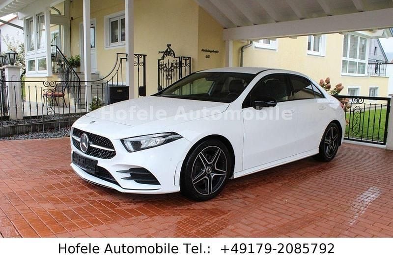 Polarweiss Gebraucht 2019 Mercedes A180 AMG Limousine | 21.950 € (Fairer Preis) - Bild 1/4