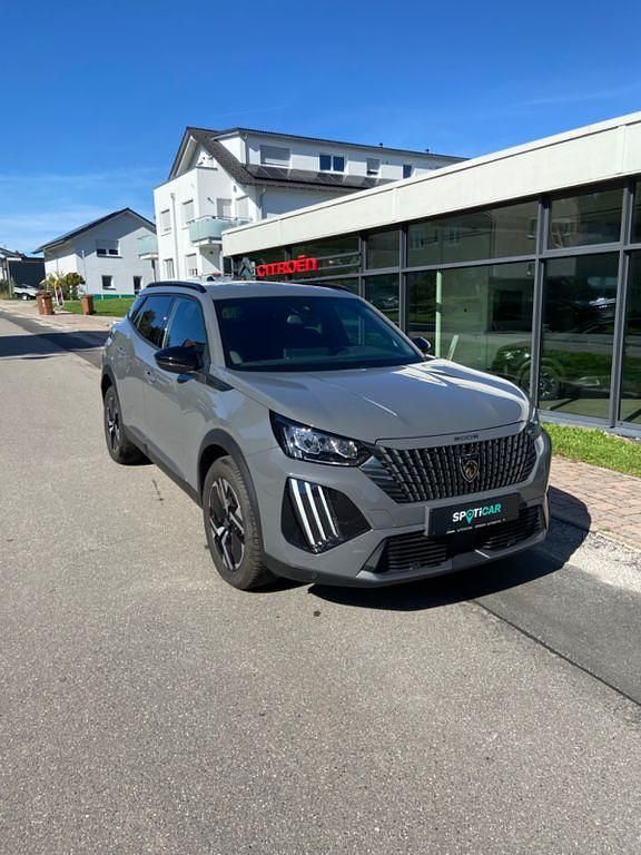 Grau Gebraucht 2024 Peugeot 2008 Allure SUV | 18.990 € (Fairer Preis) - Bild 1/4