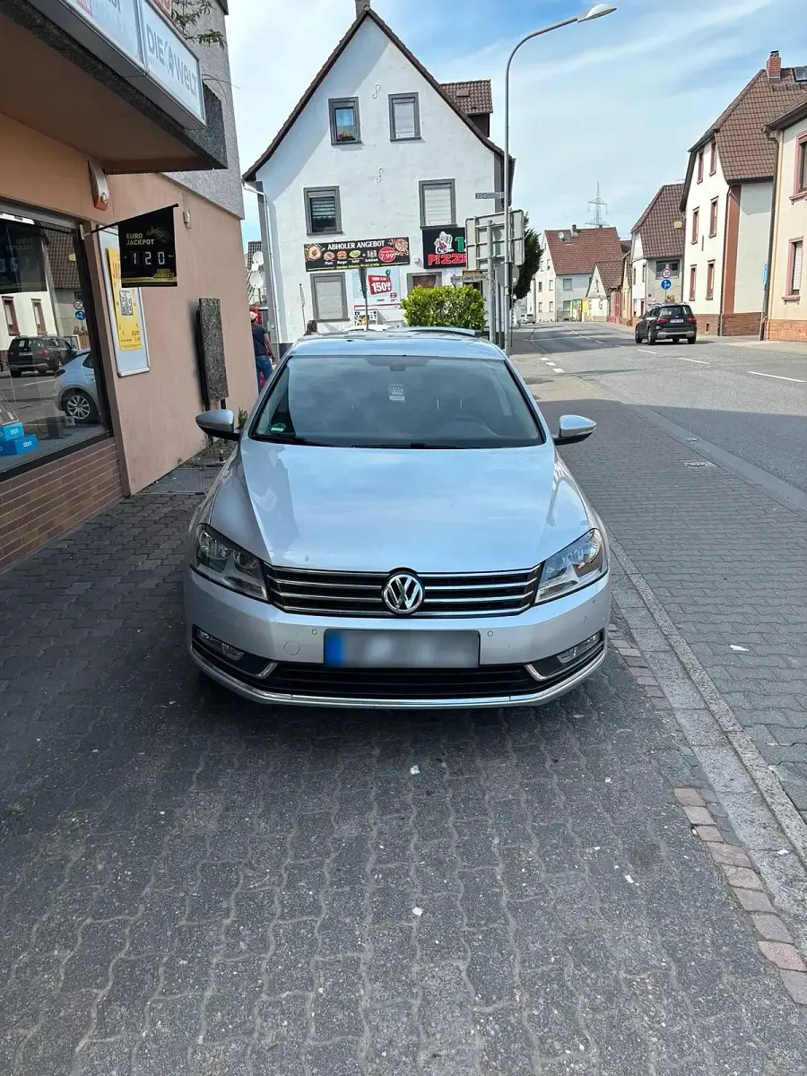 Gebraucht VW Passat 105 PS (77 kW) 2012 Silber Limousine