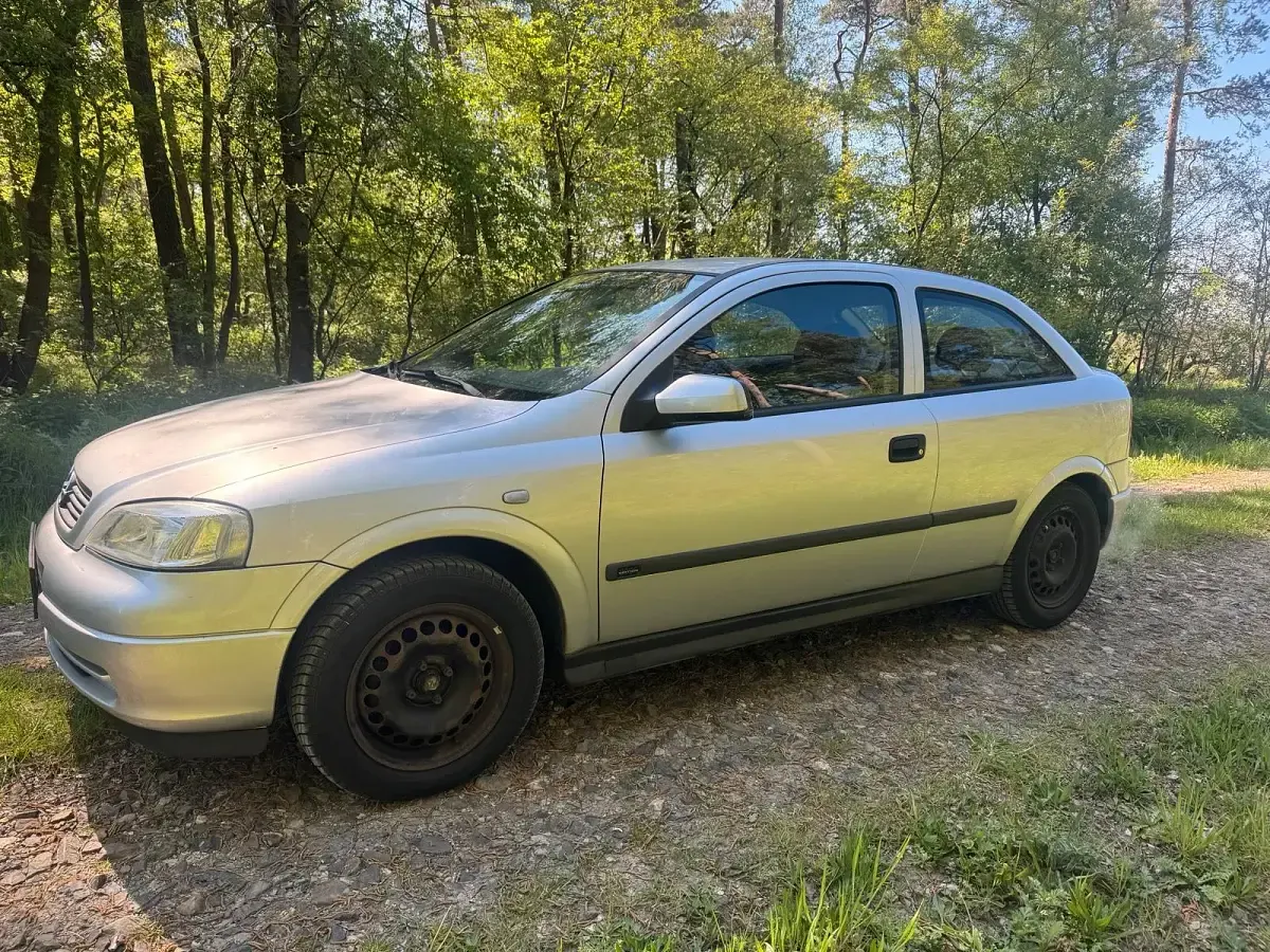 Gebraucht Opel Astra 75 PS (55 kW) 2001 Silber Limousine