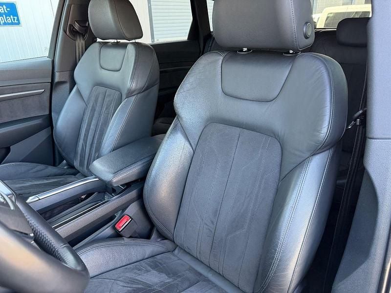 Używany Audi e-tron Sport 300 kW (408 KM) 2019 Szary SUV