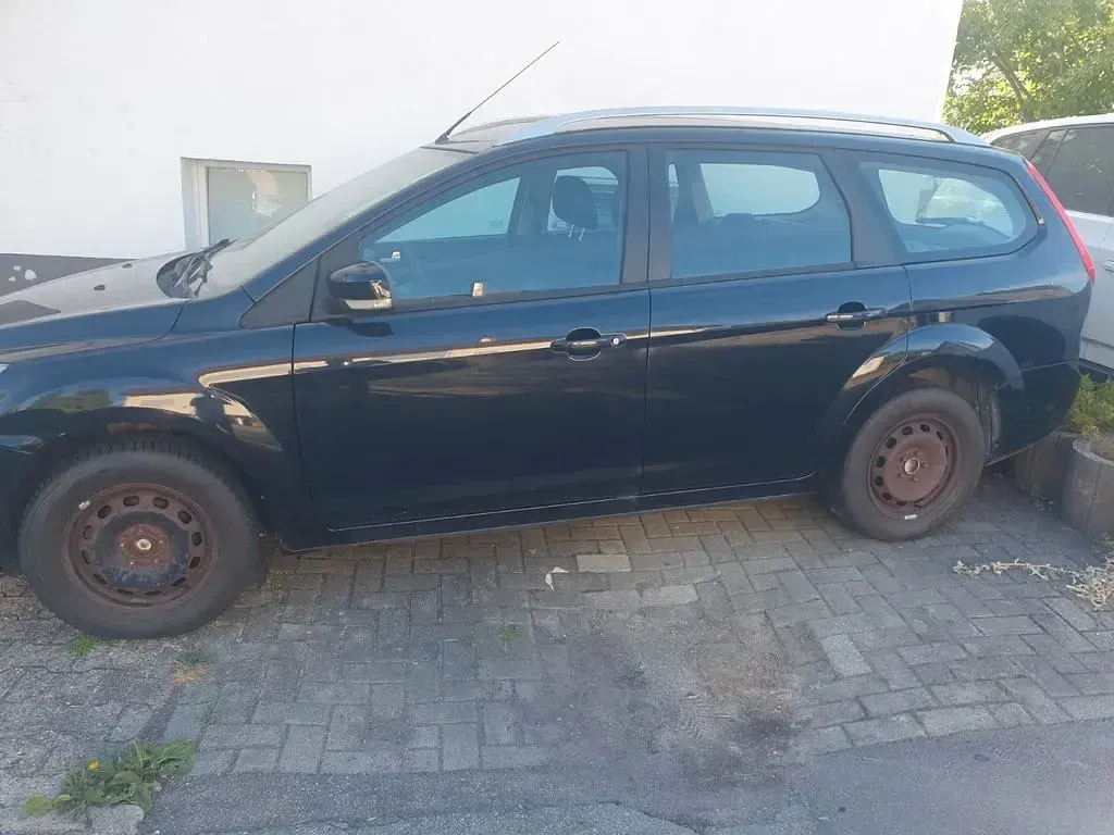 Gebraucht Ford Focus Ambiente 101 PS (74 kW) 2009 Schwarz Limousine