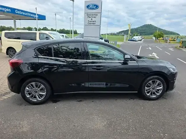 Gebraucht Ford Focus Titanium 125 PS (91 kW) 2022 Schwarz Limousine