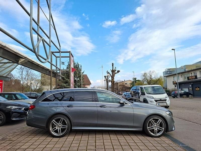 Usado Mercedes E220 AMG line 194 CV (142 kW) 2018 Gris Berlina