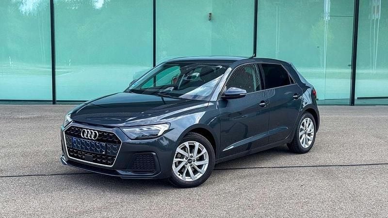 Grau Gebraucht 2024 Audi A1 Sportback Advanced Kleinwagen | 24.200 € (Guter Preis) - Bild 1/4