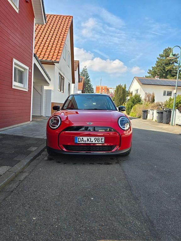 Gebraucht Mini Cooper SE Classic 160 kW (218 PS) 2024 Rot Kleinwagen