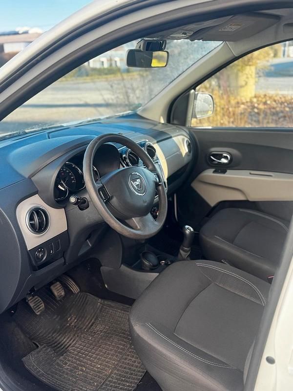 Gebraucht Dacia Lodgy 131 PS (96 kW) 2017 Weiß Van / Kleinbus