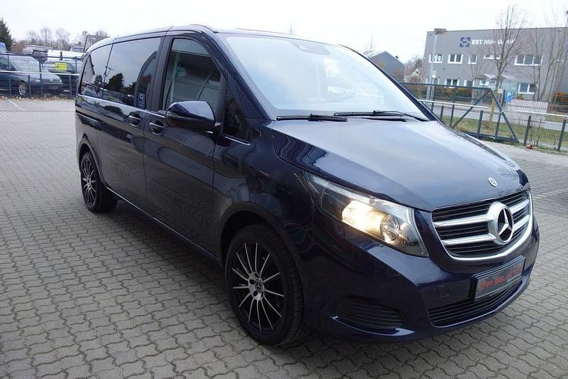 Gebraucht Mercedes V200 136 PS (100 kW) 2019 Blau Van / Kleinbus