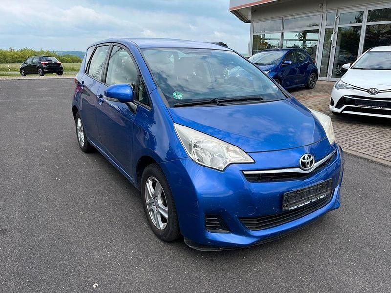 Gebraucht Toyota Verso-S Life 99 PS (72 kW) 2012 Blau Van / Kleinbus
