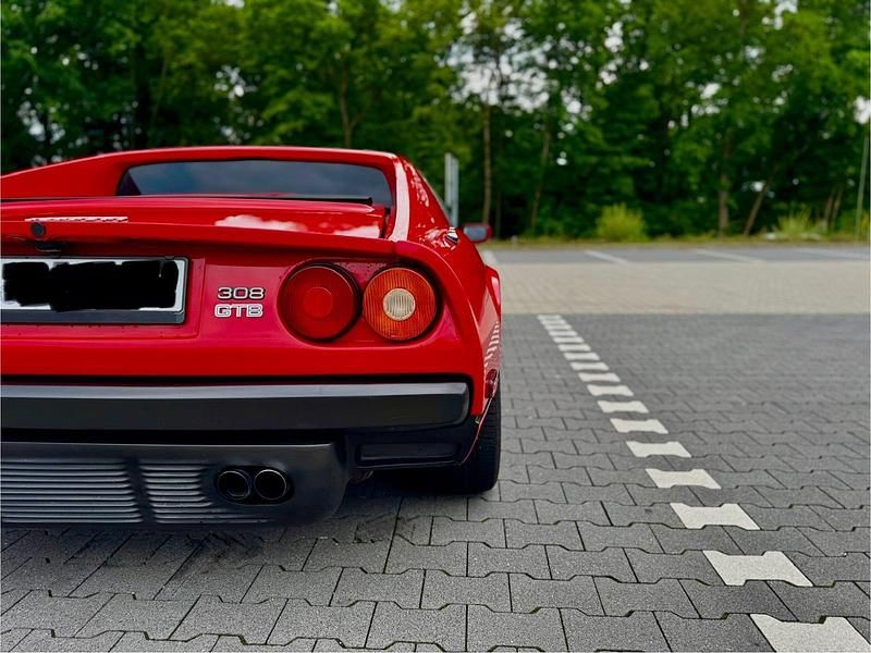 Rot Gebraucht 1985 Ferrari 308 Coupé | 17.308 € - Bild 1/4