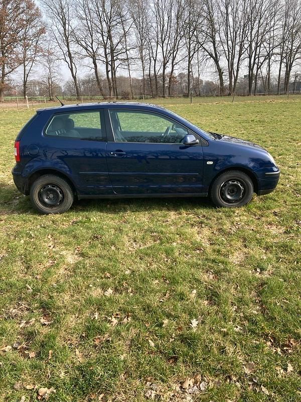 Gebraucht VW Polo 75 PS (55 kW) 2004 Blau Kleinwagen