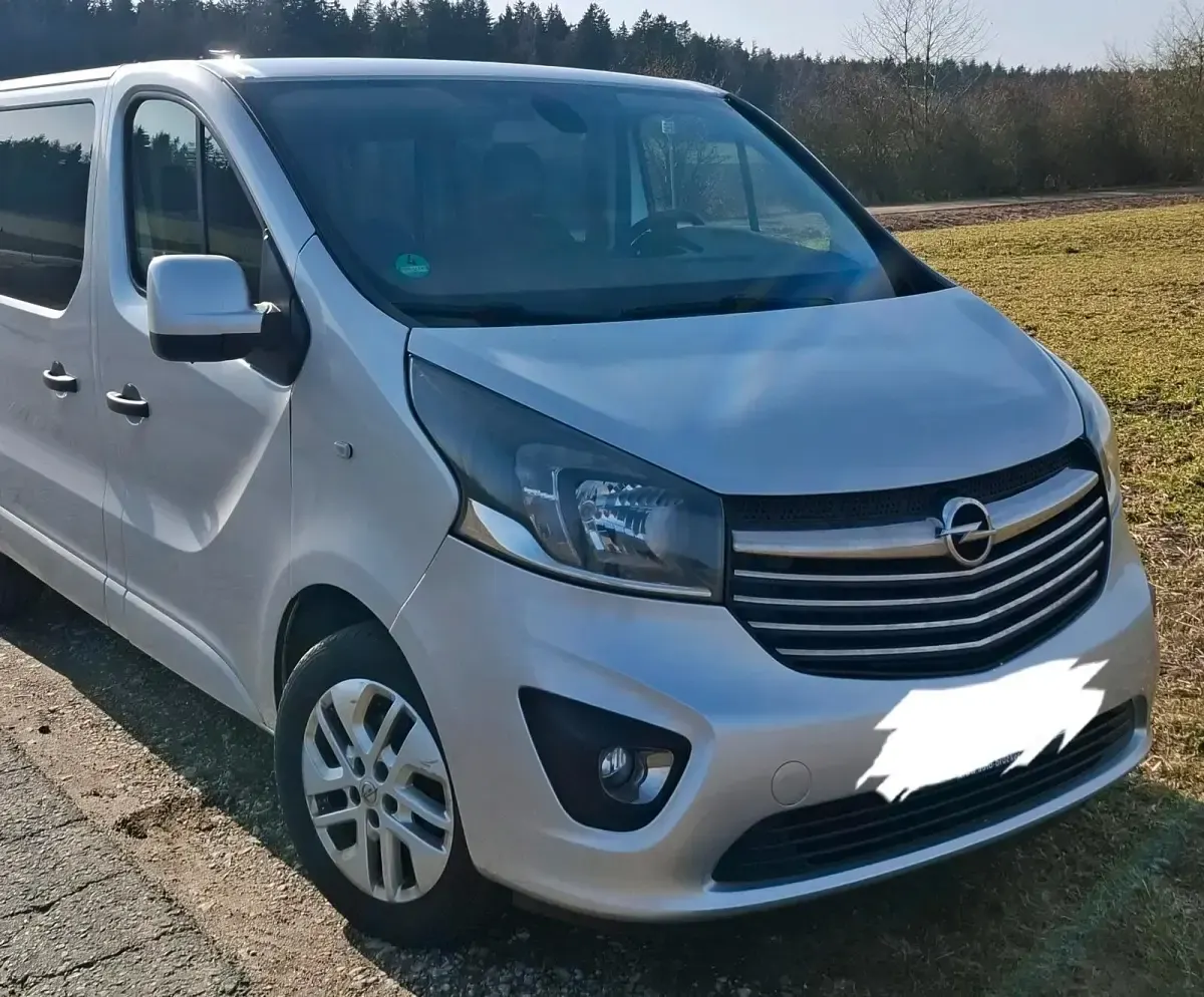 Używany Opel Vivaro S 125 KM (91 kW) 2017 Srebrny Minivan