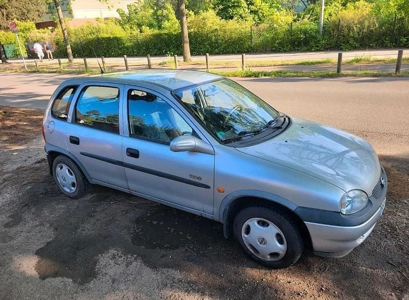 Silber Gebraucht 1999 Opel Corsa Kleinwagen | 900 € (Guter Preis) - Bild 1/4